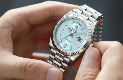 winding a rolex datejust|how to manually wind Rolex.